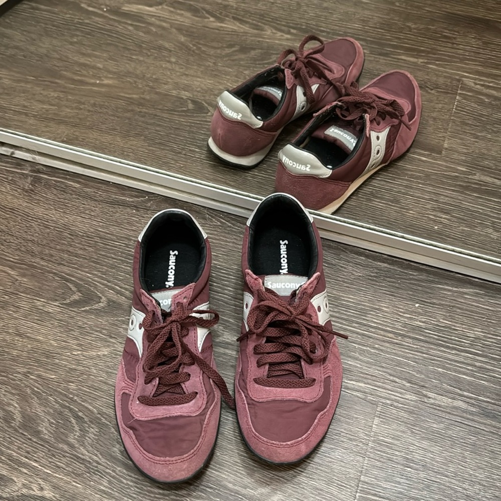 Saucony sneakers sz 8.5